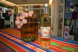 Todos los años dejaba macerando la ruda en el alcohol para poder beber el 1 de agosto siguiente los tres traguitos en ayunas que prescribe la celebración ancestral. Rosario Ya Palpita El Ritual De La Cana Con Ruda Que Rinde Tributo A La Pachamama