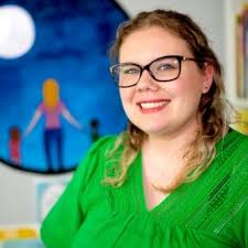 No tenía trabajo, creó una guardería para chicos en el living de su casa y  factura miles de dólares