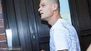 Rozkoszny kadr w ekspresowym tempie podbił internet. Zycie Tomasza Komendy Na Wolnosci Przez Tydzien Codziennie Myl Klatki Schodowe