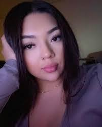 Ana Gandy's Instagram, Twitter & Facebook