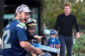 Christopher michael pratt is an american film and television actor. Chris Pratt S Son Dressed Up As Another Chris On Halloween We The Pvblic