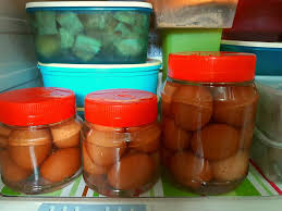 Menu ini cukup popular di kedai makanan laut kerana rasanya yang rangup berlemak. Cara Untuk Membuat Telur Masin