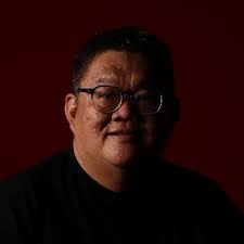 Nah begini dong. Mantap! Semua stiker yang melekat di layar dan bodi  ponsel, termasuk stiker IMEI, sebaiknya juga harus dilepas. Pertimbangkan  pula mengakhiri kerja sama dengan PT MII dalam pengelolaan Mi Store.