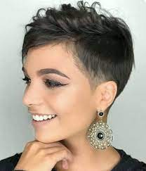 Hádam neexistuje žena, ktorej by tento účes nepristal. Pixie Ucesy 2019 Najmodnejsie Kratke Strihy Pre Zeny 2019 2020 Fotografie Strihov Pre Kratke Vlasy Pre Zeny