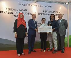 Malaysia mencatat sejarah apabila langkawi dipilih menjadi tuan rumah rekaan dan persidangan seni antarabangsa asia (aicad) 2018 yang diadakan di balai seni aicad 2018 hasil kerjasama antara bsn cawangan langkawi dengan universiti teknologi mara (uitm) perak dan majlis reka bentuk. Reka Bentuk Inovatif Ke Pasaran Global Kementerian Sains Teknologi Dan Inovasi Mosti