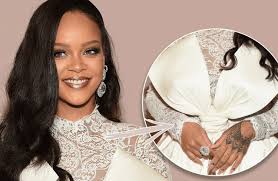 The way y'all skin bout to be litty! Rihanna Schwanger Sie Lasst Auf Instagram Die Baby Bombe Platzen