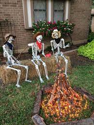 Pin By Katie Baldacci On Happy Halloween Halloween Outdoor Decorations Halloween Yard Decorations Easy Halloween Decorations