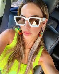 Nos sacamos los lentes un momento 🤝, para decirte: ÁNIMO, TÚ PUEDES 🙌🏻.  A veces es necesario leer un mensaje POSITIVO ✨🙏, en un mar de mensajes  negativos 🤗 ¡Que tengan un