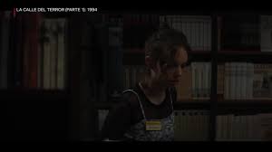 1 historia para morirse., así reveló netflix el primer avance de 'la calle del terror', su próxima adaptación cinematográfica basada en la serie literaria fear street, la cual fue escrita y publicada por el novelista robert lawrence stineen, en 1989. Netflix La Calle Del Terror Parte 1 1994 Trailer Facebook