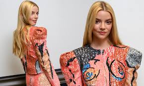 Inspired by her mother's (amy poehler) rebellious past, vivian anonymously publishes an underground zine called moxie to expose bias and wrongdoing in her high school, and unexpectedly sparks a movement. Anya Taylor Joy Shows Off Her Fashion Credentials In A Quirky Sequinned Co Ord At The Emma Photocall Daily Mail Online