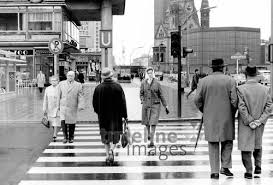 Hardenbergplatz Am Bahnhof Berlin Zoologischer Garten 1964 Juergen Timeline Images Black White Schwarz W Kinder Vom Bahnhof Zoo Zoologischer Garten Berlin