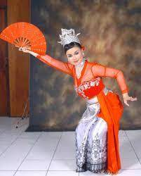 Tari berpasangan adalah jenis tarian yang dimainkan oleh 2 orang penari, baik berlawanan jenis ataupun sesama jenis. Sei Rampah Serdang Bedagai Sumatera Utara Indonesia Jenis Tari Tunggal