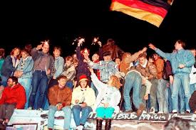 Die feierlichkeiten werden überwältigend sein und den blick wieder auf die leistung des mannes lenken, der den moment der geschichte zu. Was War Die Ddr Erklar S Mir Badische Zeitung