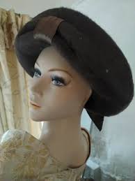 MITZI LORENZ VINTAGE 1940s Ivory & Black Felt Capulet Hat Bead Detail To  Top £50.99