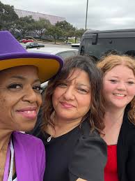 🧱🏗️Building relationships helps build businesses. Women Unlimited is more  than just a women's empowerment group; it's a community dedicated to  serving and uplifting local women entrepreneurs, including veterans, moms,  and every woman