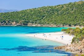 Wie verliebt euch in die schönsten strände sardinien? Tuerredda Liegt Im Aussersten Suden Sardiniens Und Gilt Aufgrund Des Hellen Sehr Feinen Sands Und Des Kristallklar Kleine Insel Die Schonsten Strande Sardinien
