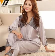 saten pijama takimlari gri uzun kollu v yakali gupur dantelli moda stilleri pijama uzun kollu