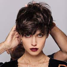 Coupe Et Coiffure Cheveux Courts Michel Dervyn Automne Hiver 2019 2020 Cheveux Courts Cheveux Courts Tendance Coiffures Cheveux Courts