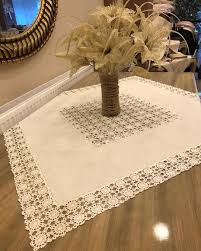 Eski Dantellerden Ortaya Neler Cikiyor Cok Sik Gorunume Sahip Ic Acici Bir Masa Ortusu Istanbul Istanbullugelin Holiday Decor Decor Christmas Tree Skirt
