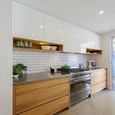 Na Dannom Izobrazhenii Mozhet Nahoditsya Kuhnya I V Pomeshenii Plany Kuhni Pereplanirovka Kuhni Kuhnya V Belyh Tonah