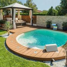 Quelle Piscine Choisir En Fonction De La Surface Du Jardin Choisir Fonction Jardin Pi Schwimmbader Hinterhof Kleine Hinterhof Pools Whirlpool Garten
