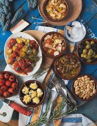 Genial Einfacher Tapas Abend Frutti Di Mare Patatas Bravas Salzmandel In 2020 Tapas Kurbis Rezepte Gesund Salat Rezepte