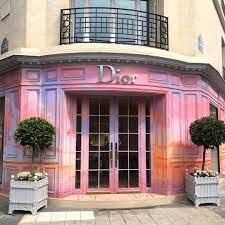 Personal Luxury Shoppers On Instagram Do You Like Pink Dior Dior 30 Avenue Montaigne 8th On Dior Store Aesthetic Stores Luxury Homes Dream Houses