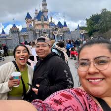 Turkey legs and Disney or I don't want it.. 😜🍗 Glad I was able to take a  Disneyland trip with my familia before my move to DFW #latepost