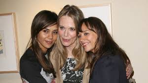Rashida And Kidada Jones Say Goodbye To Mother Peggy Lipton Jakke fra christopher shannon kidda. rashida and kidada jones say goodbye to