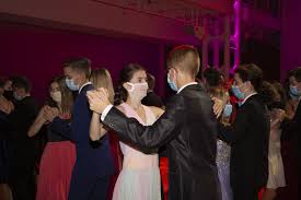 Faculty of military health sciences, university of defence of hradec králové, czech republic. Covid 19 Prom Video Shows Teens Dancing Back To Back At Czech School Insider