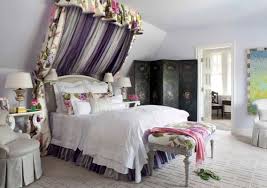 ديكورات للحائط خلف السرير المرسال