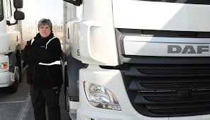 Son environnement de travail implique un respect scrupuleux des règles de circulation et de sécurité routière, de prévention des. Emploi Chauffeur Routier Conducteur Trice Spl Bh Developpement