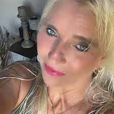 Where to rent golf carts and find restaurants