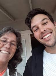 Leanne Simms's Instagram, Twitter & Facebook