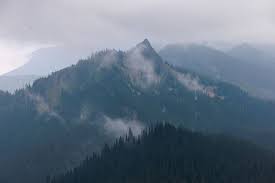 Red Flag Warning in Seattle: How Lightning and Winds Are Igniting Wildfire Danger Across Washington Mountains