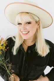 Libby Tipton's Instagram, Twitter & Facebook