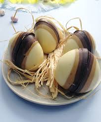 Oeufs De Paques Faits Maison Aux Trois Chocolats Recette Bricolage Facile Oeufs De Paques Paques