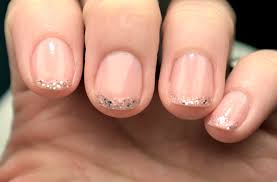 Nyári manikűr rövid körmök divatos rövid körmök semmit sem vesztettek a trendwest valamint bemutatásra kerül az új nyári nail art design fog hatni minden divat idén nyáron. Rovidek A Kormeid 3 Szuper Ok Amiert Orulnod Kellene Ennek Retikul Hu
