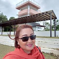 Si Dra. Minguita Padilla ay isang...