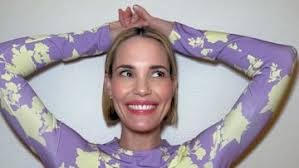 Leslie Bibb, 51, just wore a Victoria Beckham outfit and it's NOT very  White Lotus style