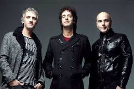 La banda liderada por benito cerati publicó una producción en la que predominan las colaboraciones con artistas como marilina bertoldi, la maurette, hilda lizarazu y richard coleman. Soda Stereo Announce Gracias Totales Tour With Guests Including Benito Cerati Chris Martin Juanes Peermusic The Global Independent