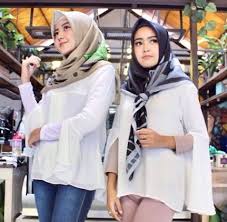 Sementara untuk kamu yang hanya memakainya sebentar pada acara pesta, bisa memilih bahan satin atau sifon. 14 Model Blus Terbaru Bahan Sifon Gamis