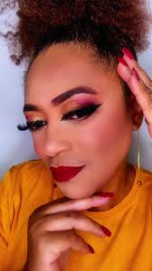 ✨ Tutorial de Pele! ✨ Hoje fiz uma pele mate perfeita pensada especialmente  para combinar com roupa amarela 💛💄 Dicas, preparação e acabamento pra  deixar a pele linda e elegante! 👀 E já fica o aviso: ...