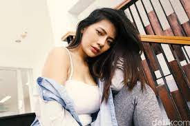 Berlliana lovell adalah cewek seksi pemersatu bangsa asal jakarta. Ini Foto Berlliana Lovell Yang Disebut Pemersatu Bangsa