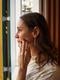 Bem-vindos ao segundo episódio do Café com a Vicky! Hoje recebo Anna Rita  Peltier, terapeuta sistêmica, especialista em constelação familiar para um  bate-papo sobre como traçar metas para 2025 com prosperidade e