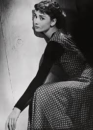Bogart ve holden long island'da yaşayan oldukça zengin larrabee kardeşleri canlandırıyor. Audrey Hepburn In Sabrina 1954 Photograph By Album