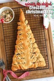Everyone's favorite classic dip is turned into a pizza! Spinach Dip Stuffed Crescent Roll Christmas Tree Christmas Party Food Food Christmas Food