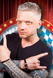 Его карьера началась, как сам он шутил, еще в школе. Aleksandr Shalyapin V Kazani Kupit Bilety Na Yumoristicheskie Shou 2021 Kassir Ru