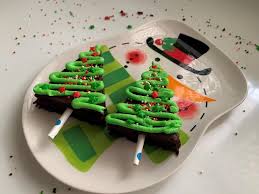 Tint the powdered sugar with a few drops of green food coloring, and add just enough lemon juice until a. Christmas Tree Brownies Recipe Yummy Tummy