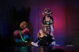 Another follows a group of six amateur actors rehearsing the play which they are to perform before the wedding. Visul Unei Nopti De Vara Constanta Marceltop S Weblog